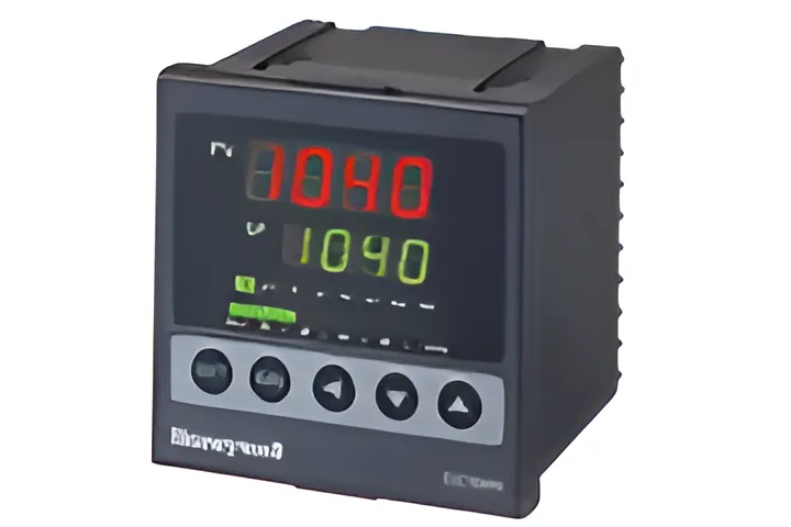 DC1000 DIN controller for basic process control applications.
