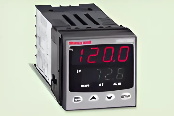 UDC1200 DIN controller for flexible and reliable process control.